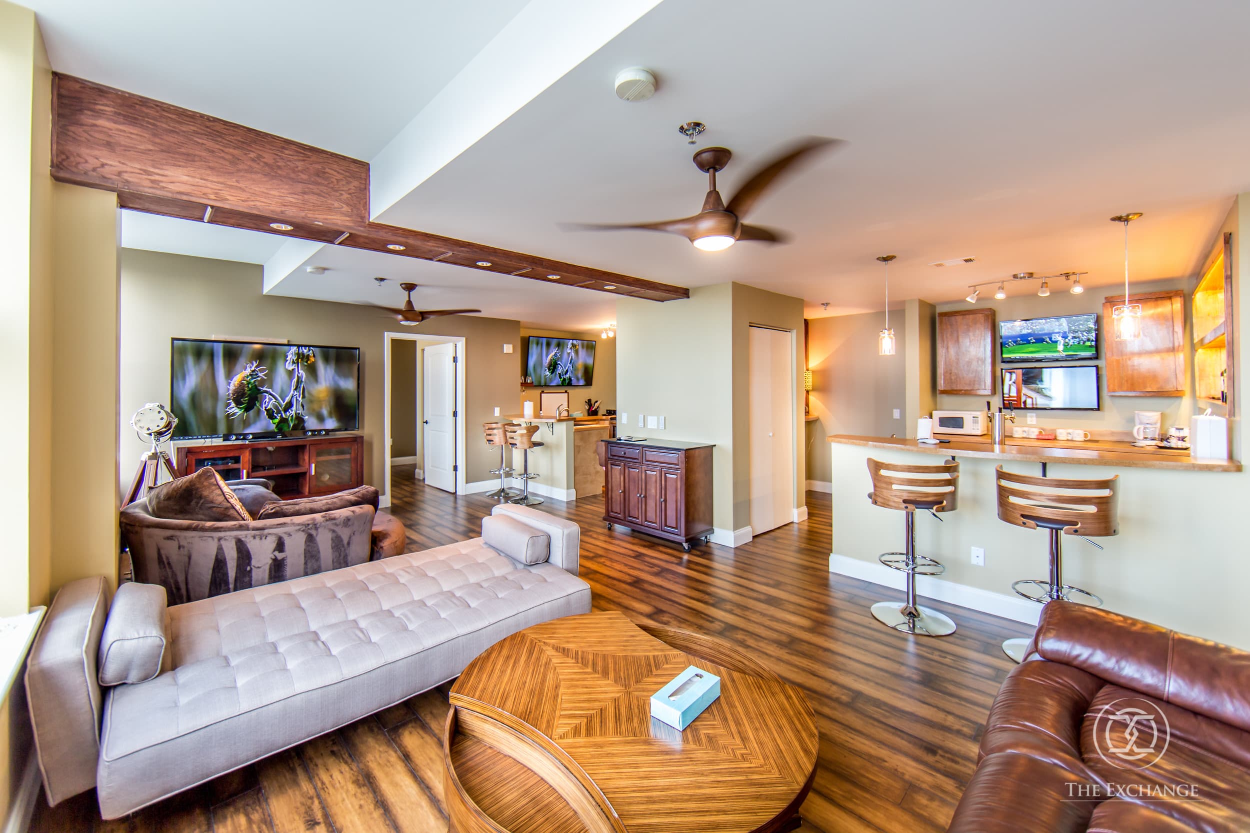 The Exchange Building at night — Downtown Memphis skyline